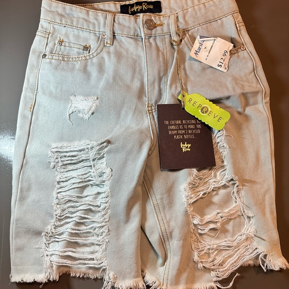 Shorts - Picture 1 of 3